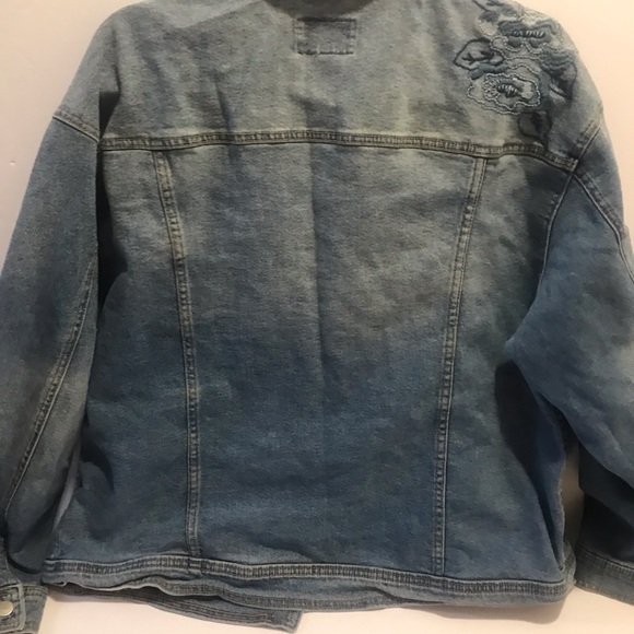 Universal Thread Jean Jacket - Picture 3 of 5